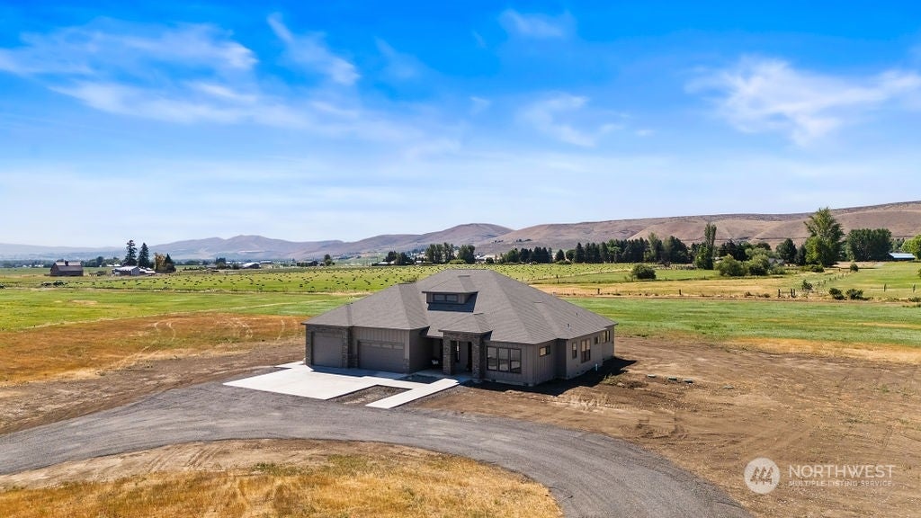 Ellensburg, Washington, 98926, United States, 3 Bedrooms Bedrooms, ,3 BathroomsBathrooms,Residential,Active,1902955
