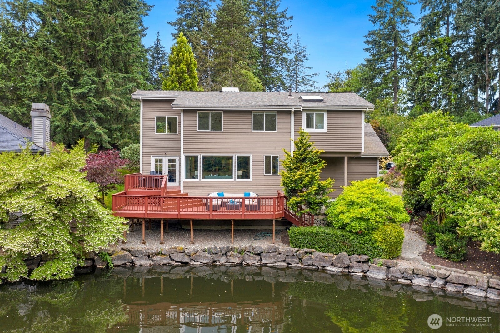 Kirkland, Washington, 98033, United States, 4 Bedrooms Bedrooms, ,3 BathroomsBathrooms,Residential,Active,1909901