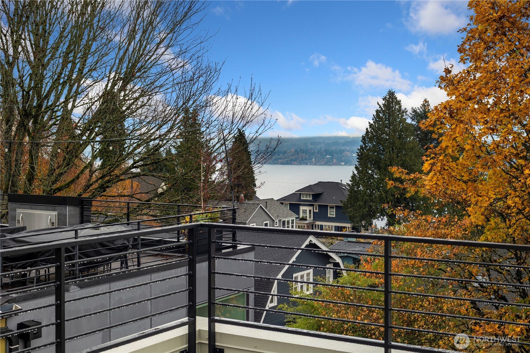 Seattle, Washington, 98122, United States, 4 Bedrooms Bedrooms, ,4 BathroomsBathrooms,Residential,Active,1992543