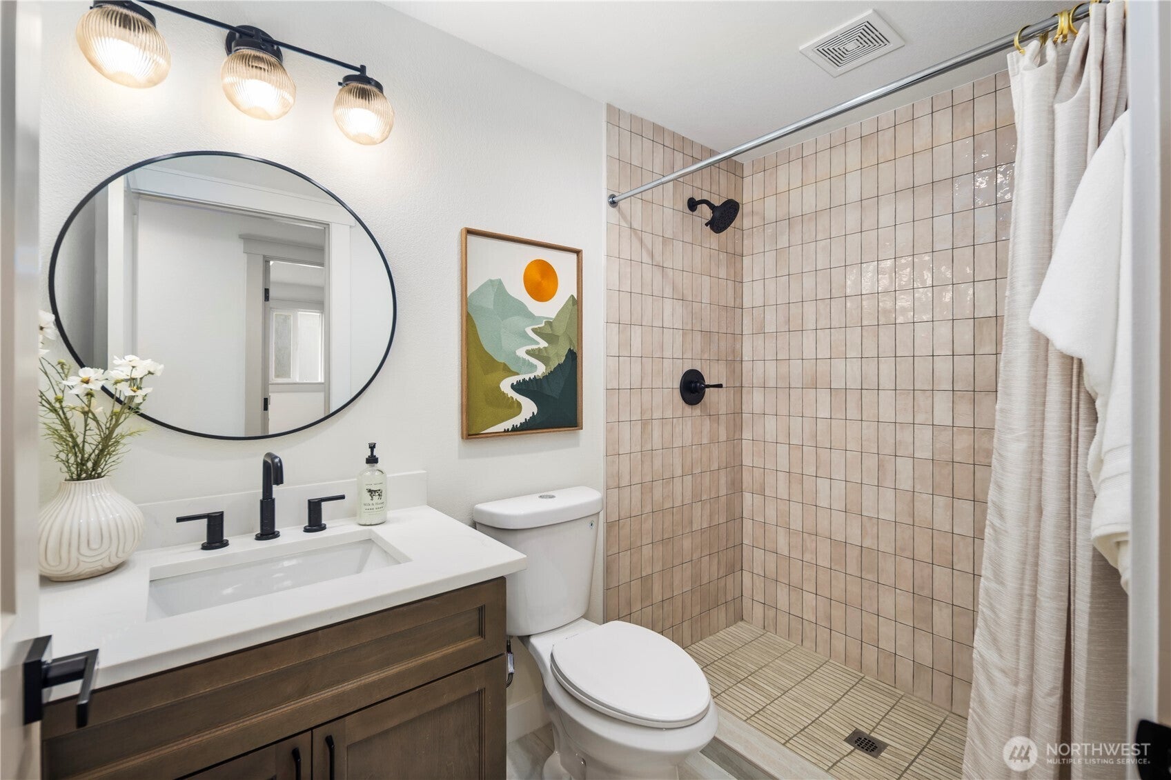 Shoreline, Washington, 98133, United States, 4 Bedrooms Bedrooms, ,3 BathroomsBathrooms,Residential,Active,1944038