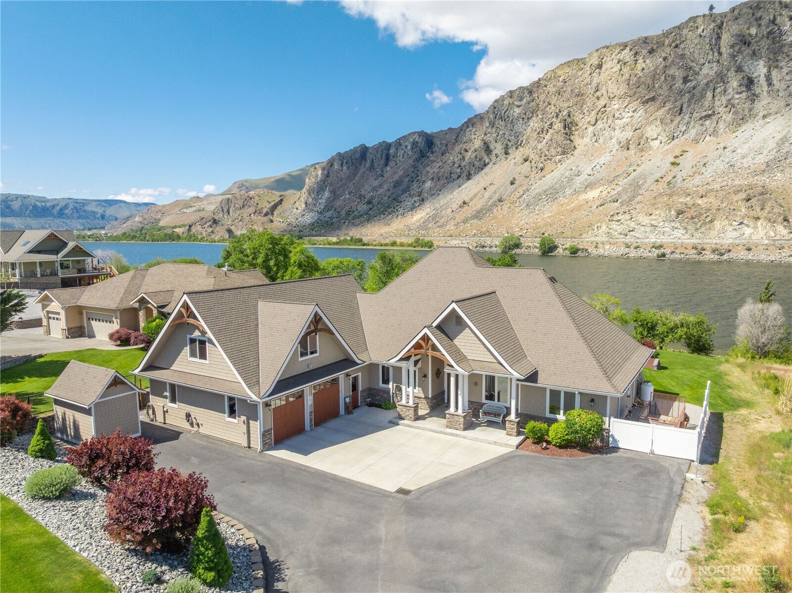 Orondo, Washington, 98843, United States, 3 Bedrooms Bedrooms, ,4 BathroomsBathrooms,Residential,Active,1823970