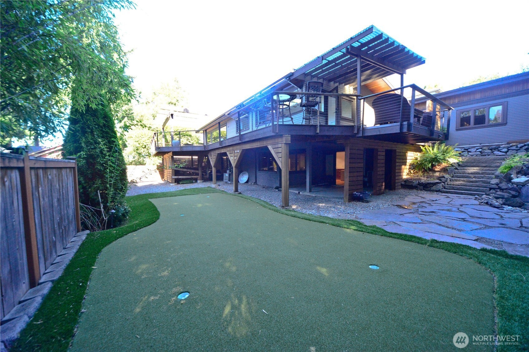 Kirkland, Washington, 98033, United States, 3 Bedrooms Bedrooms, ,3 BathroomsBathrooms,Residential,Active,1945839