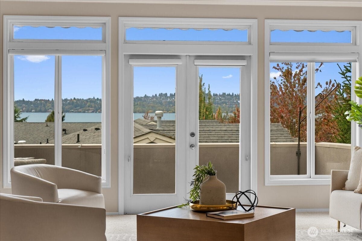 Kirkland, Washington, 98033, United States, 3 Bedrooms Bedrooms, ,2 BathroomsBathrooms,Residential,Active,1968423