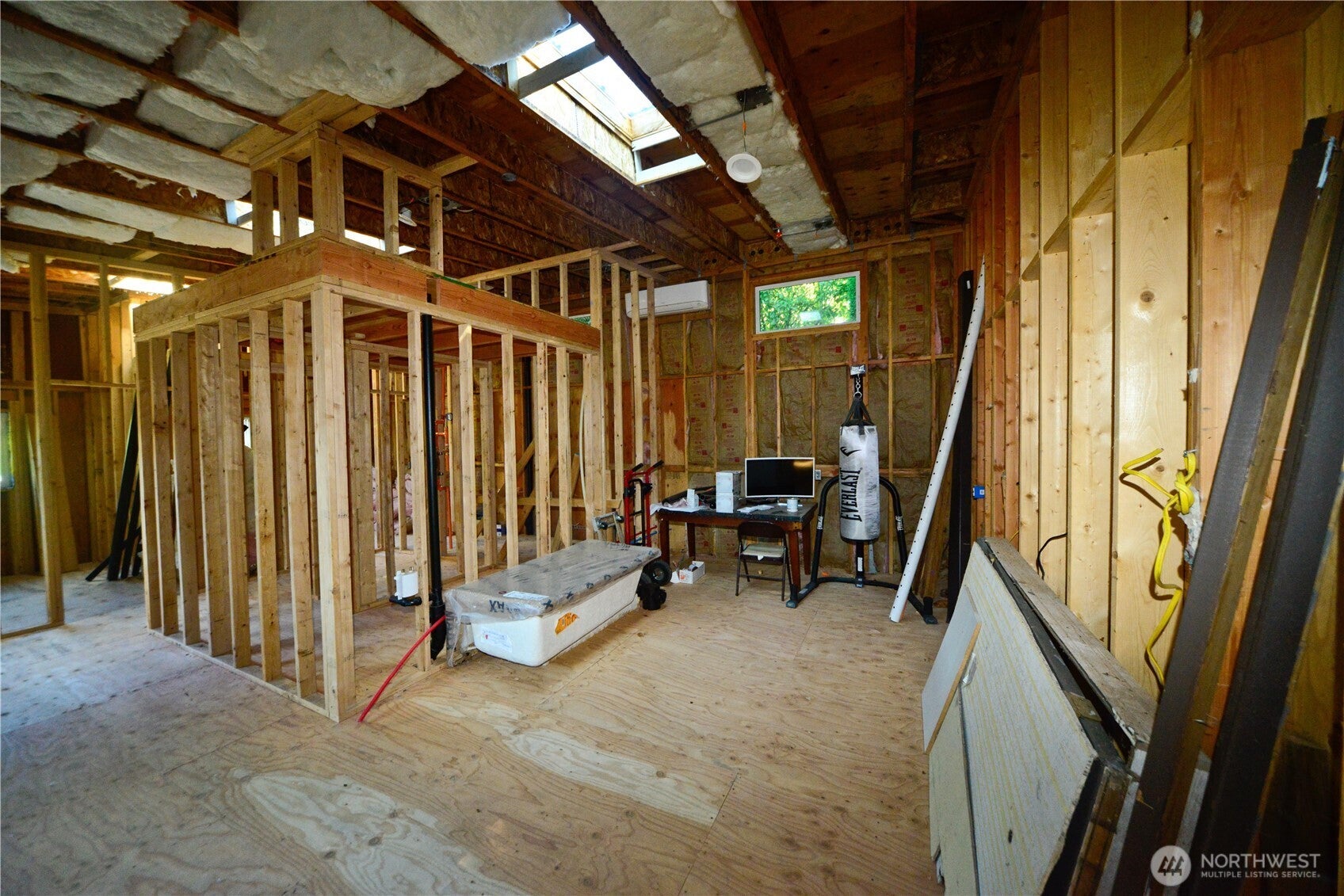 Kirkland, Washington, 98033, United States, 3 Bedrooms Bedrooms, ,3 BathroomsBathrooms,Residential,Active,1945839