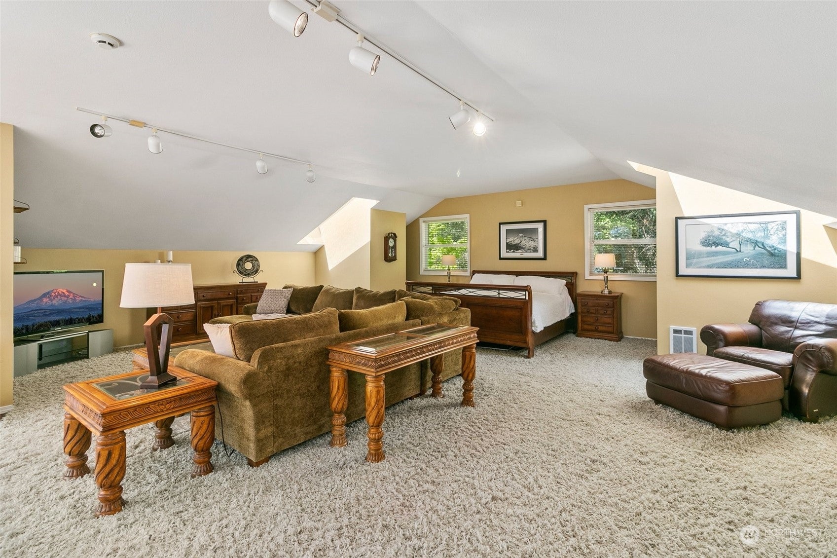 Eatonville, Washington, 98328, United States, 3 Bedrooms Bedrooms, ,4 BathroomsBathrooms,Residential,Pending,1702293