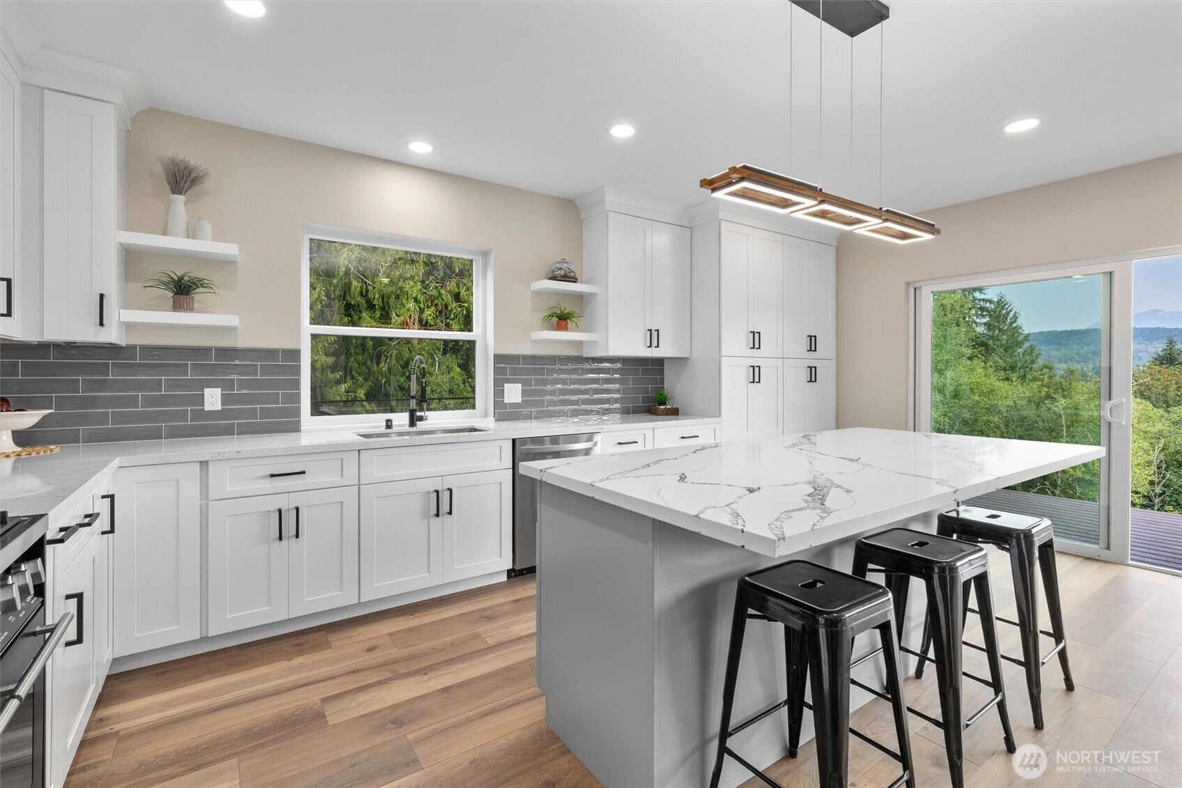 Snohomish, Washington, 98290, United States, 3 Bedrooms Bedrooms, ,3 BathroomsBathrooms,Residential,Active,1929406