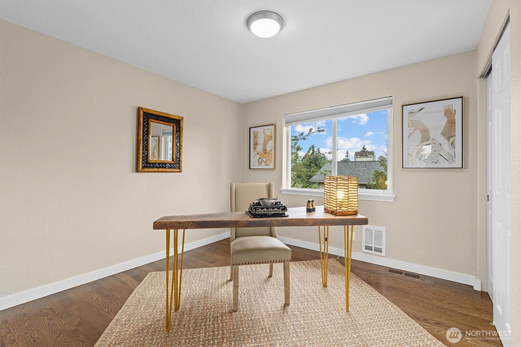 Seattle, Washington, 98118, United States, 4 Bedrooms Bedrooms, ,4 BathroomsBathrooms,Residential,Active,1964271