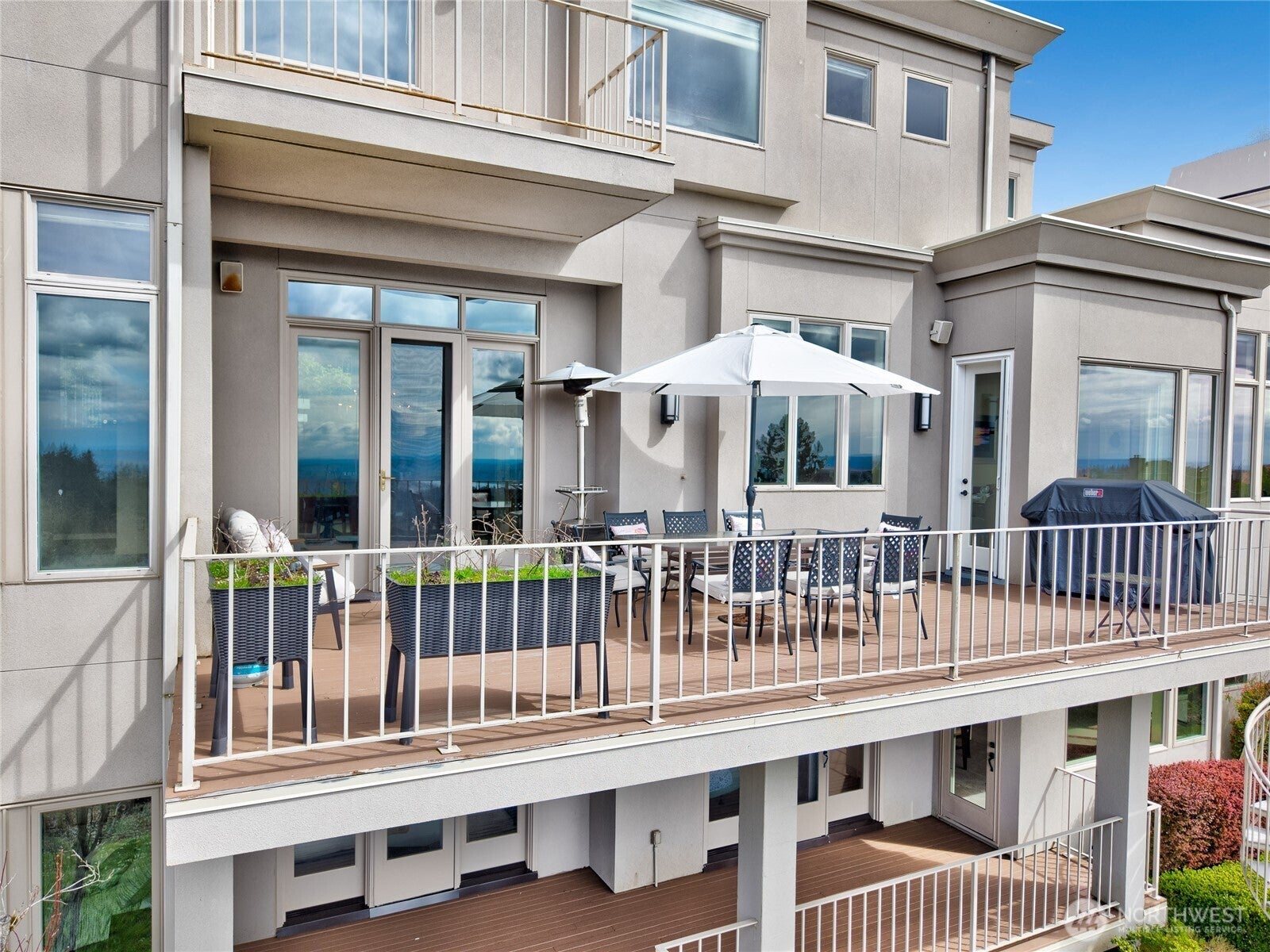 Bellevue, Washington, 98006, United States, 5 Bedrooms Bedrooms, ,6 BathroomsBathrooms,Residential,Active,1871218