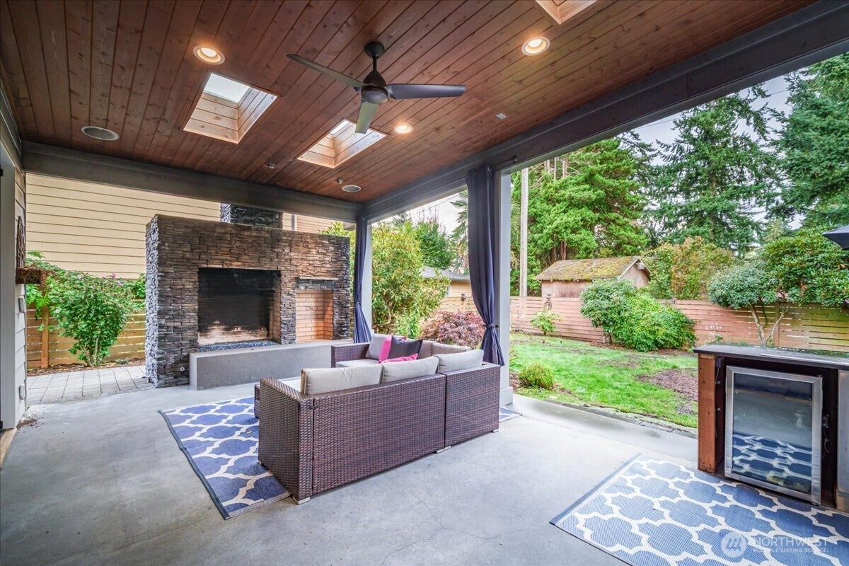 Seattle, Washington, 98177, United States, 4 Bedrooms Bedrooms, ,3 BathroomsBathrooms,Residential,Active,1953640