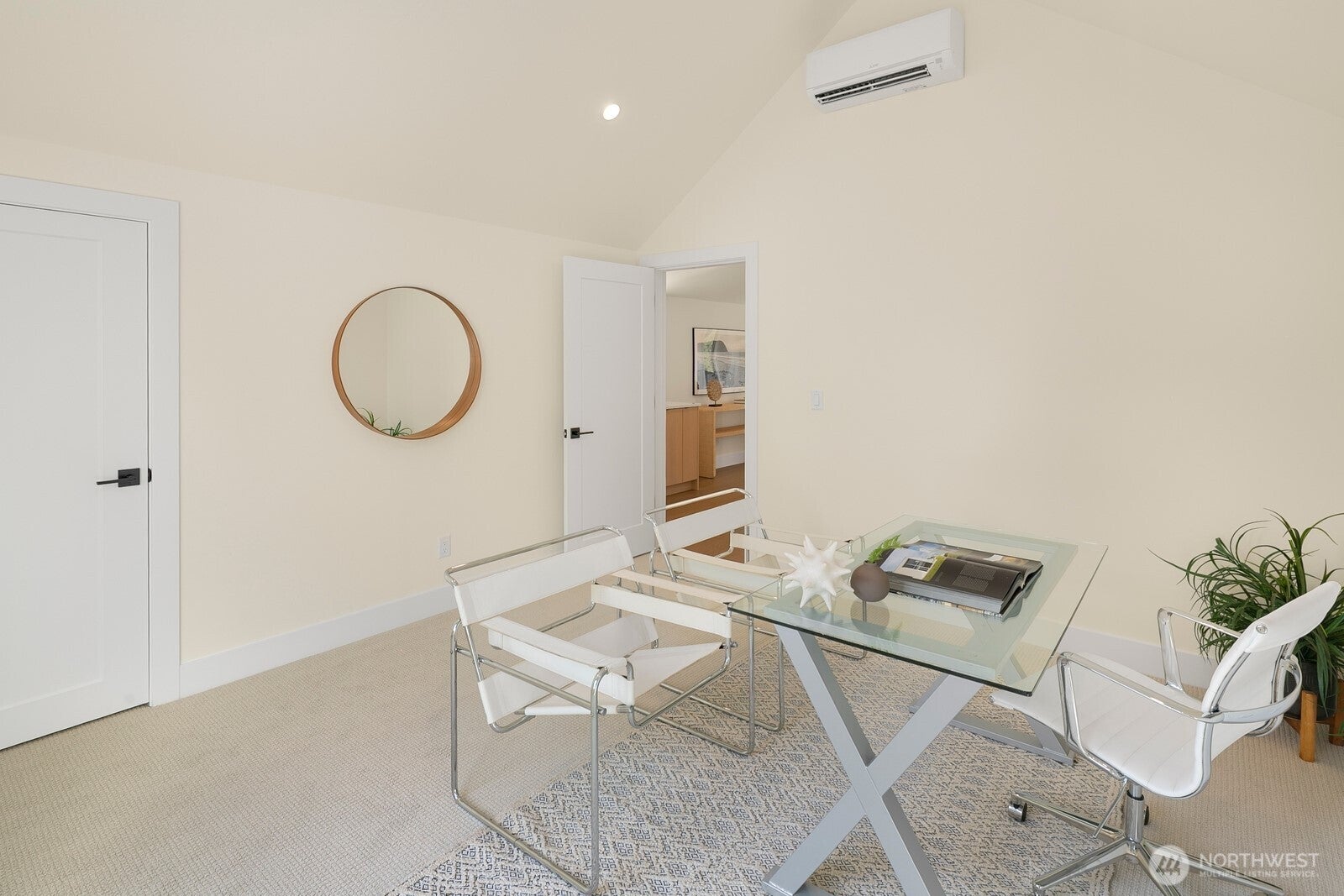 Seattle, Washington, 98115, United States, 4 Bedrooms Bedrooms, ,4 BathroomsBathrooms,Residential,Active,1933886