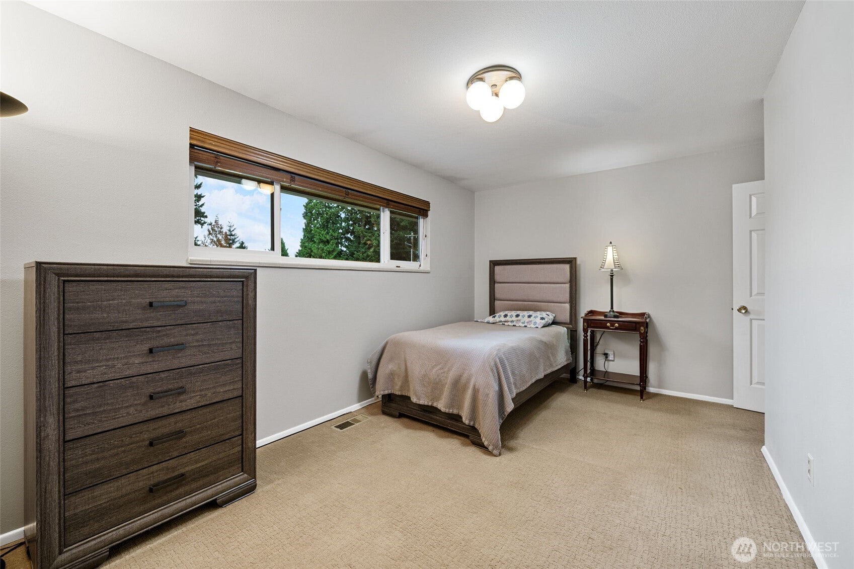 Lynnwood, Washington, 98087, United States, 3 Bedrooms Bedrooms, ,3 BathroomsBathrooms,Residential,Active,1987204