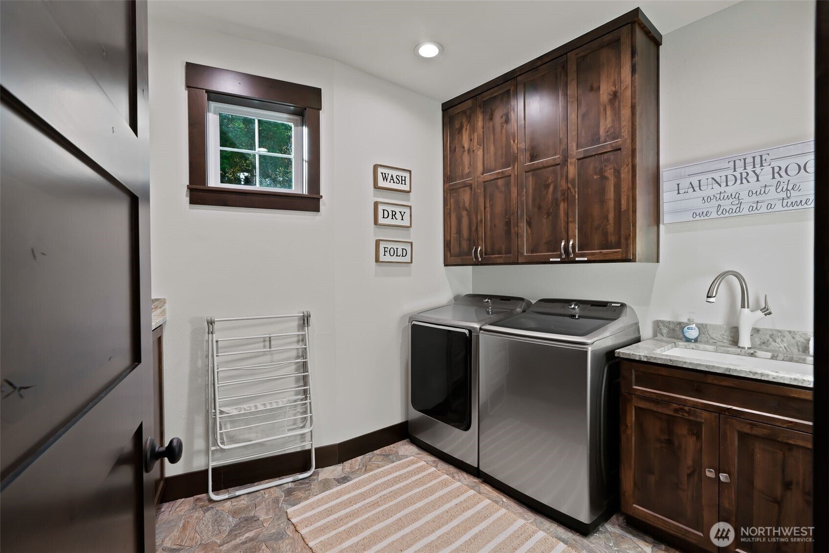 Cle Elum, Washington, 98922, United States, 4 Bedrooms Bedrooms, ,5 BathroomsBathrooms,Residential,Active,2012928