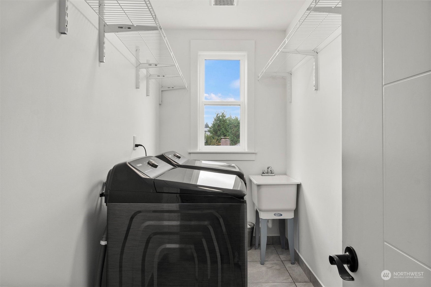 Seattle, Washington, 98178, United States, ,7 BathroomsBathrooms,Residential,Active,1702986