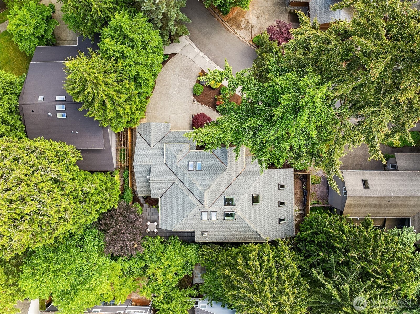 Kirkland, Washington, 98033, United States, 4 Bedrooms Bedrooms, ,3 BathroomsBathrooms,Residential,Active,1943757