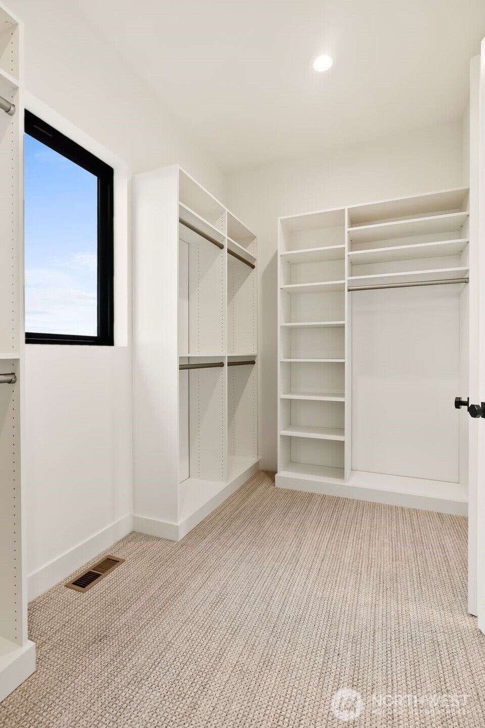 Yakima, Washington, 98908, United States, 4 Bedrooms Bedrooms, ,4 BathroomsBathrooms,Residential,Active,1993975