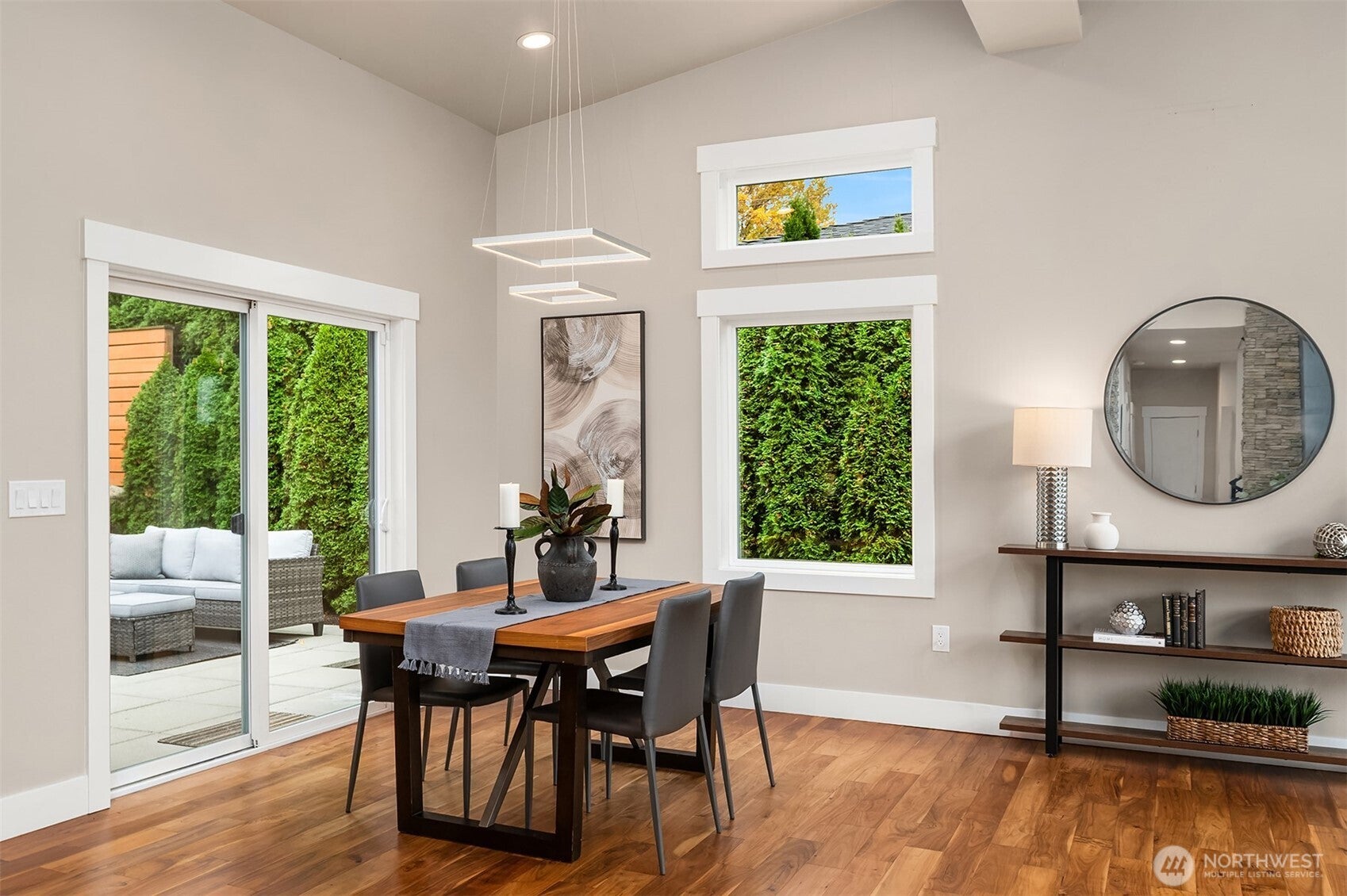 Kirkland, Washington, 98033, United States, 4 Bedrooms Bedrooms, ,5 BathroomsBathrooms,Residential,Active,1973549