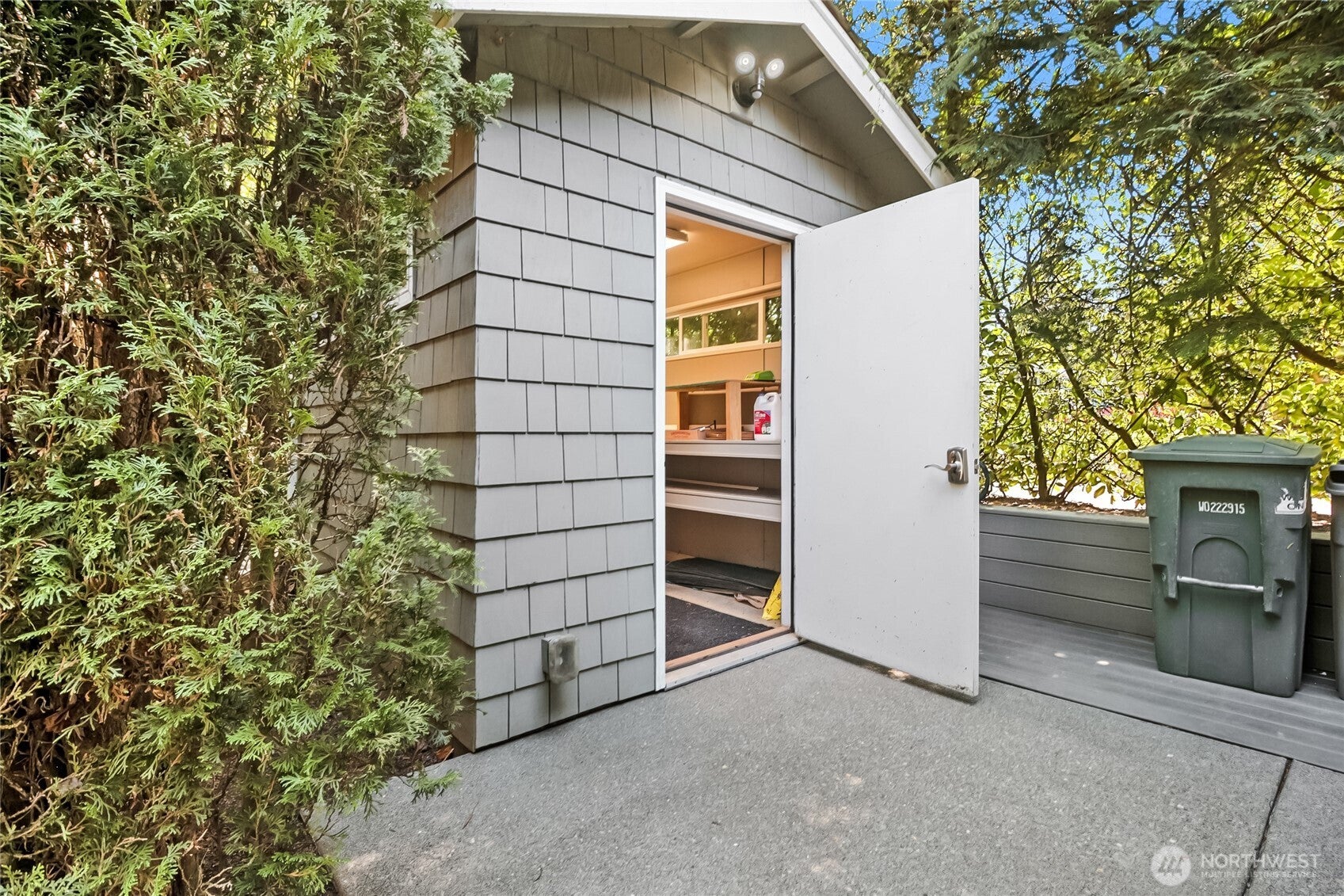 Medina, Washington, 98039, United States, 3 Bedrooms Bedrooms, ,3 BathroomsBathrooms,Residential,Active,1781504