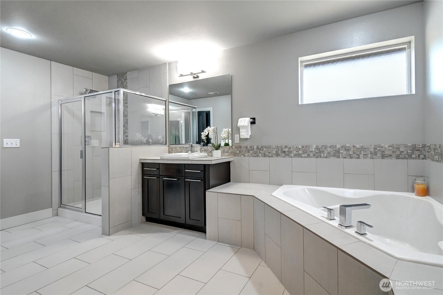 Bothell, Washington, 98012, United States, 4 Bedrooms Bedrooms, ,3 BathroomsBathrooms,Residential,Active,1905359