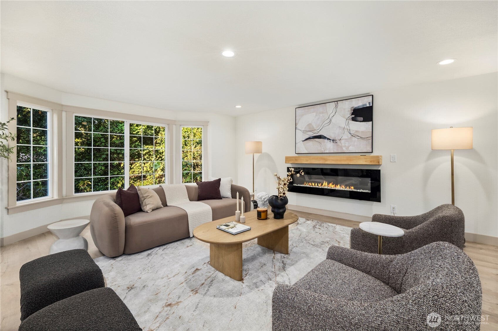 Shoreline, Washington, 98133, United States, 4 Bedrooms Bedrooms, ,3 BathroomsBathrooms,Residential,Active,1944038
