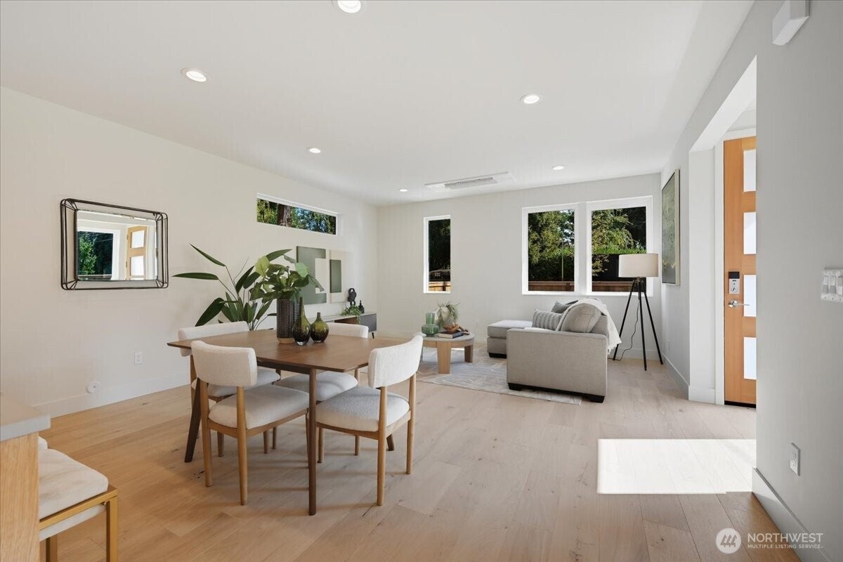 Seattle, Washington, 98125, United States, 4 Bedrooms Bedrooms, ,4 BathroomsBathrooms,Residential,Active,1943807