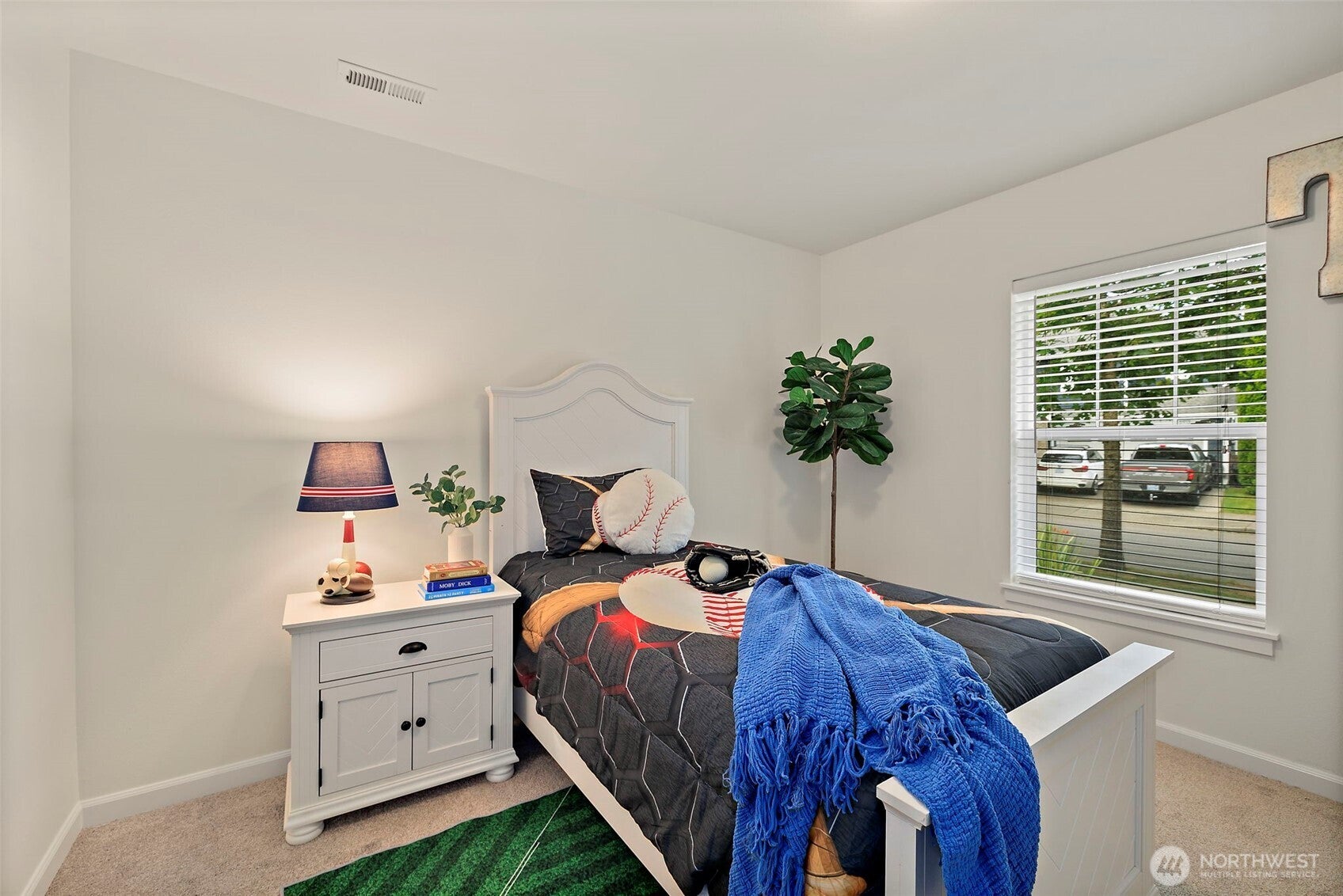 Snoqualmie, Washington, 98065, United States, 4 Bedrooms Bedrooms, ,4 BathroomsBathrooms,Residential,Active,1943832