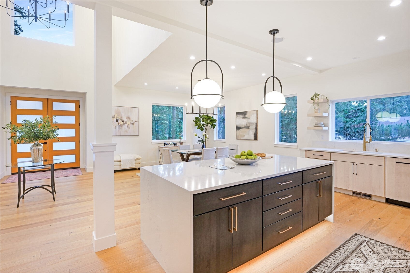 Kirkland, Washington, 98033, United States, 6 Bedrooms Bedrooms, ,7 BathroomsBathrooms,Residential,Active,2015249