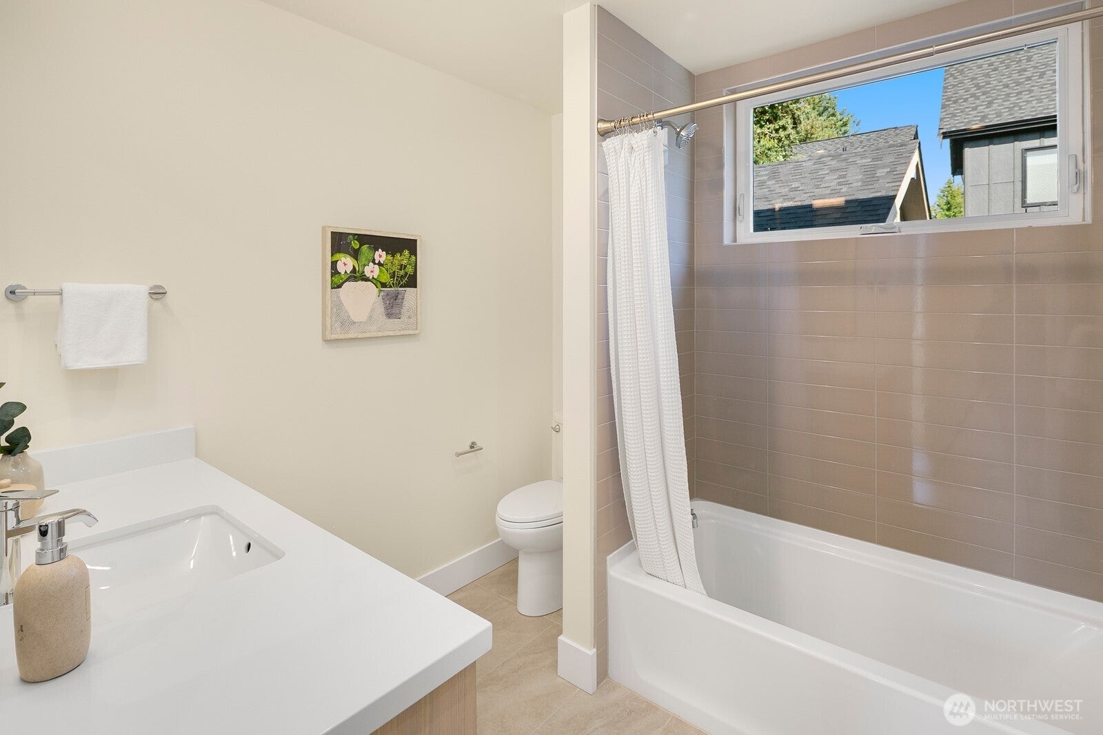 Seattle, Washington, 98115, United States, 4 Bedrooms Bedrooms, ,4 BathroomsBathrooms,Residential,Active,1988432