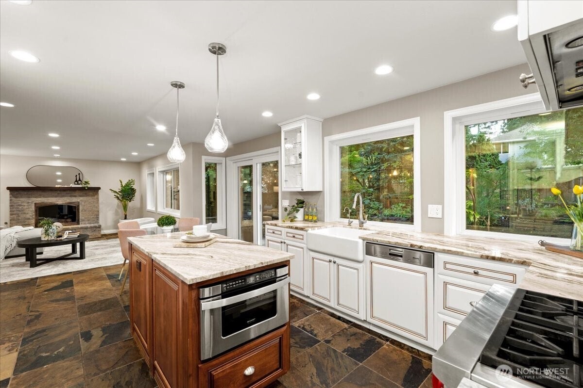 Redmond, Washington, 98052, United States, 4 Bedrooms Bedrooms, ,3 BathroomsBathrooms,Residential,Active,1953683