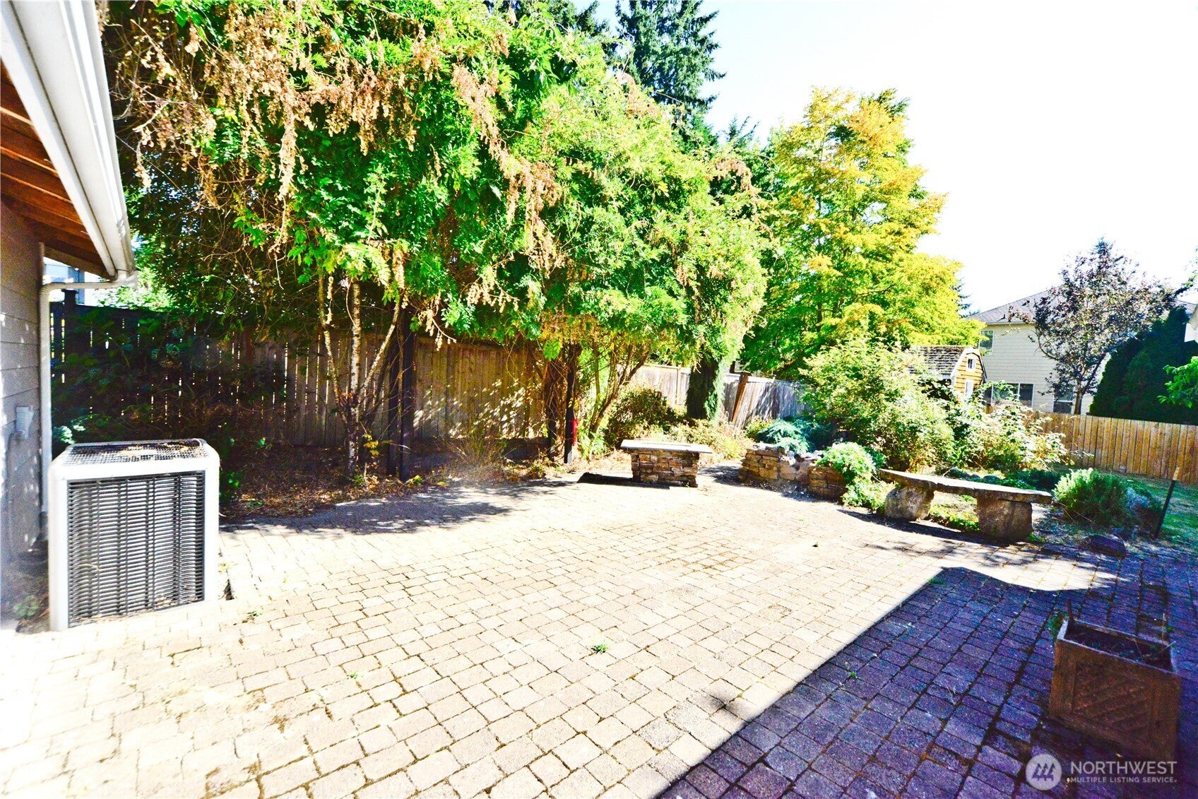 Kirkland, Washington, 98033, United States, 3 Bedrooms Bedrooms, ,2 BathroomsBathrooms,Residential,Active,1945849