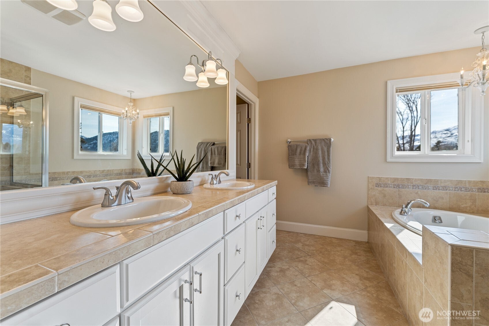 Manson, Washington, 98831, United States, 4 Bedrooms Bedrooms, ,4 BathroomsBathrooms,Residential,Active,1936117