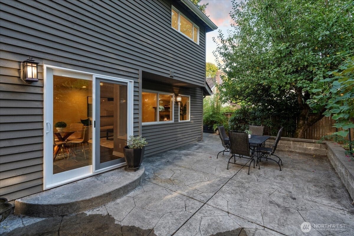 Redmond, Washington, 98052, United States, 4 Bedrooms Bedrooms, ,3 BathroomsBathrooms,Residential,Active,1953683