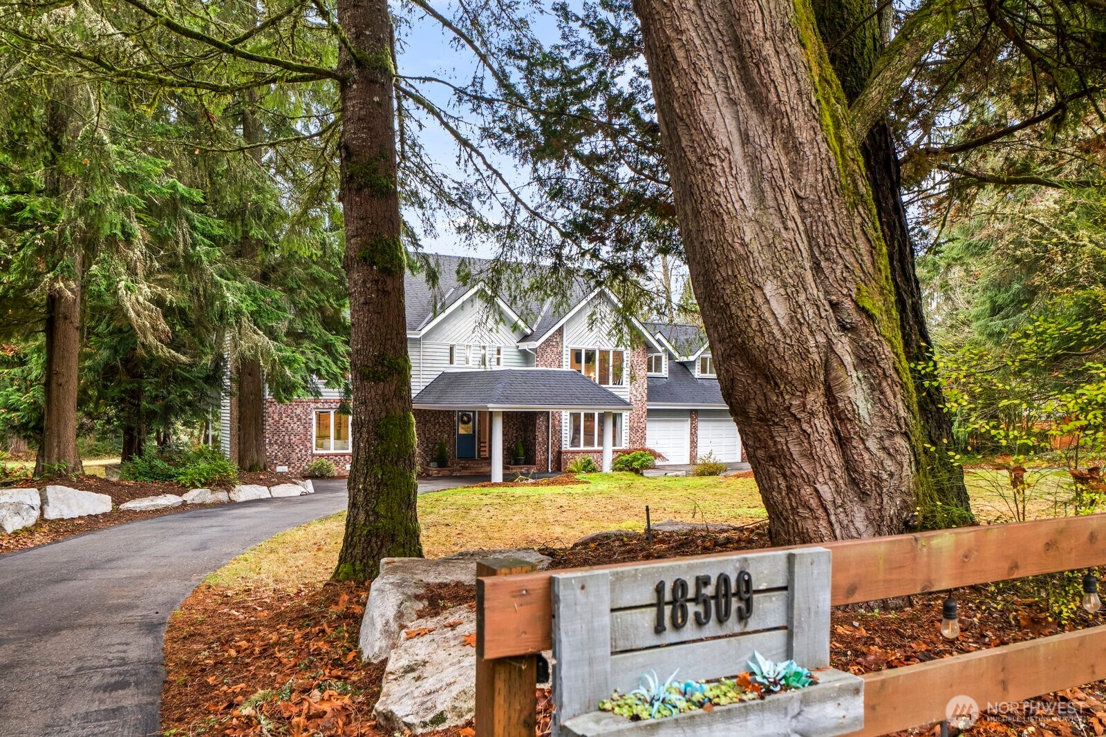 Woodinville, Washington, 98077, United States, 4 Bedrooms Bedrooms, ,4 BathroomsBathrooms,Residential,Active,2001351