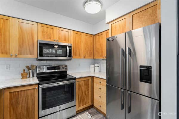 325 WINSLOW WAY W UNIT 200, BAINBRIDGE ISLAND, WA 98110, photo 3 of 25