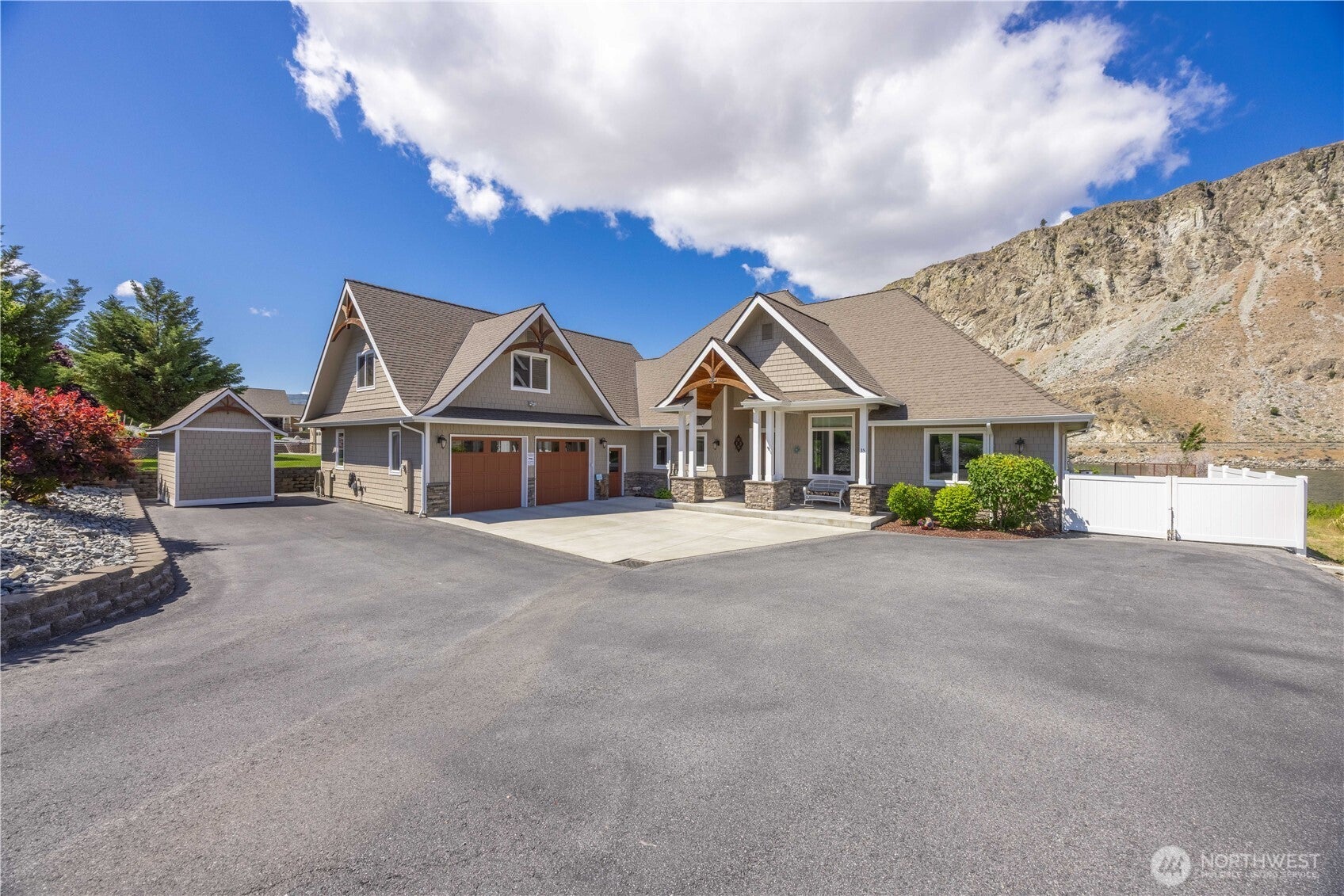 Orondo, Washington, 98843, United States, 3 Bedrooms Bedrooms, ,4 BathroomsBathrooms,Residential,Active,1823970