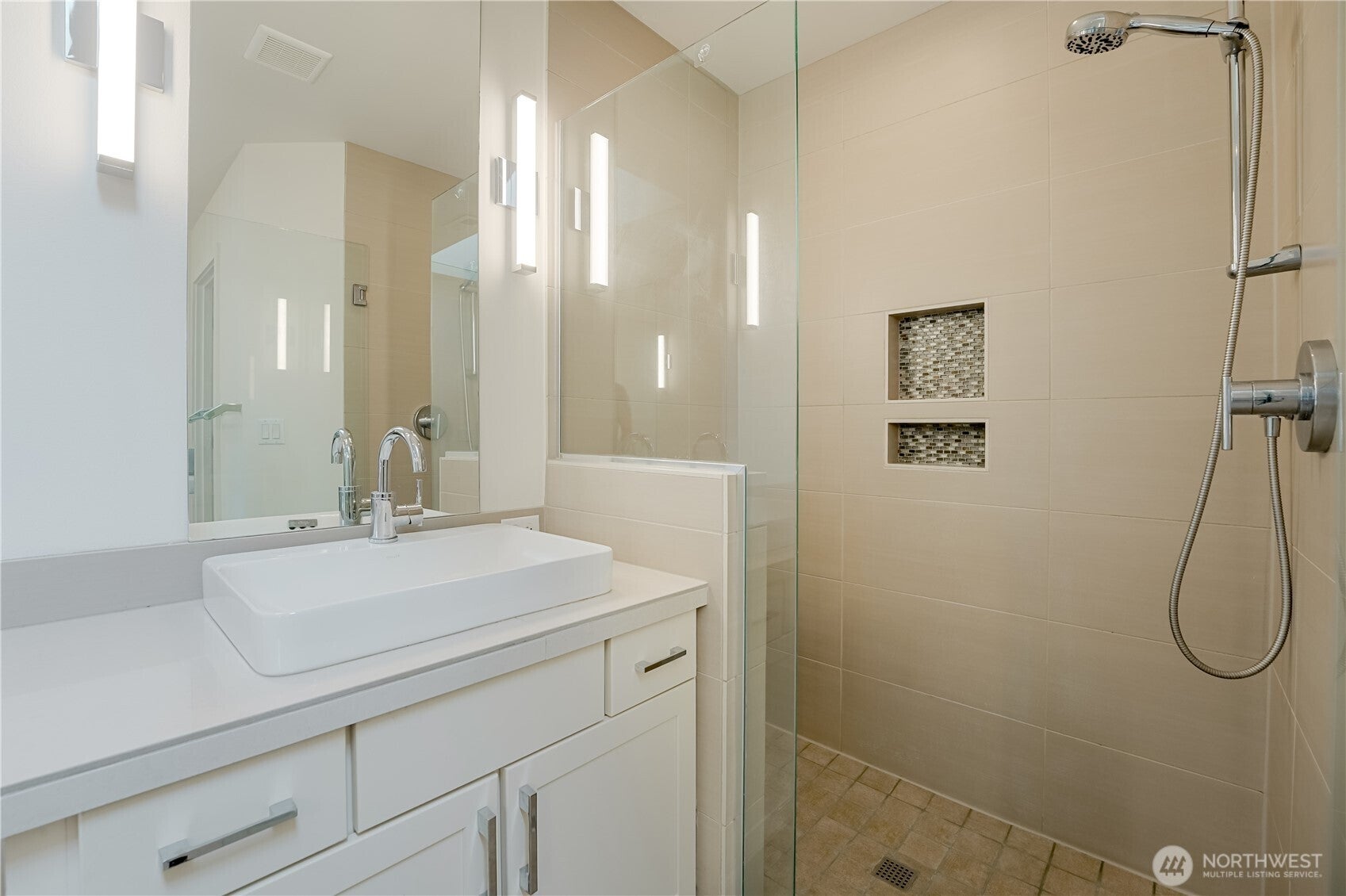 Sammamish, Washington, 98074, United States, 5 Bedrooms Bedrooms, ,4 BathroomsBathrooms,Residential,Active,1953706