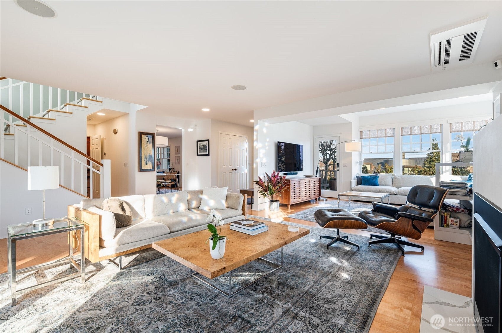 Seattle, Washington, 98144, United States, 5 Bedrooms Bedrooms, ,4 BathroomsBathrooms,Residential,Active,1936447