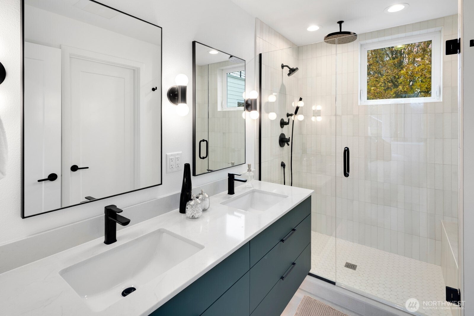 Seattle, Washington, 98122, United States, 4 Bedrooms Bedrooms, ,4 BathroomsBathrooms,Residential,Active,1992279