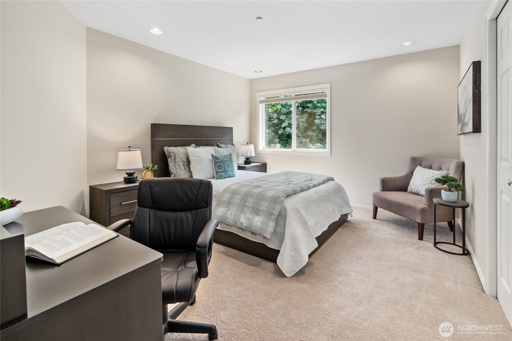 Issaquah, Washington, 98027, United States, 4 Bedrooms Bedrooms, ,2 BathroomsBathrooms,Residential,Active,1914844
