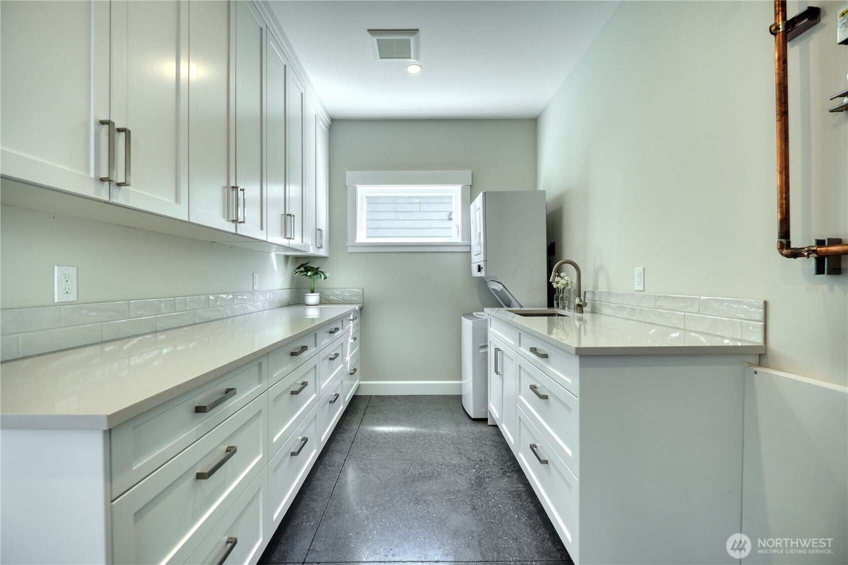 Point Roberts, Washington, 98281, United States, 2 Bedrooms Bedrooms, ,3 BathroomsBathrooms,Residential,Active,1905096