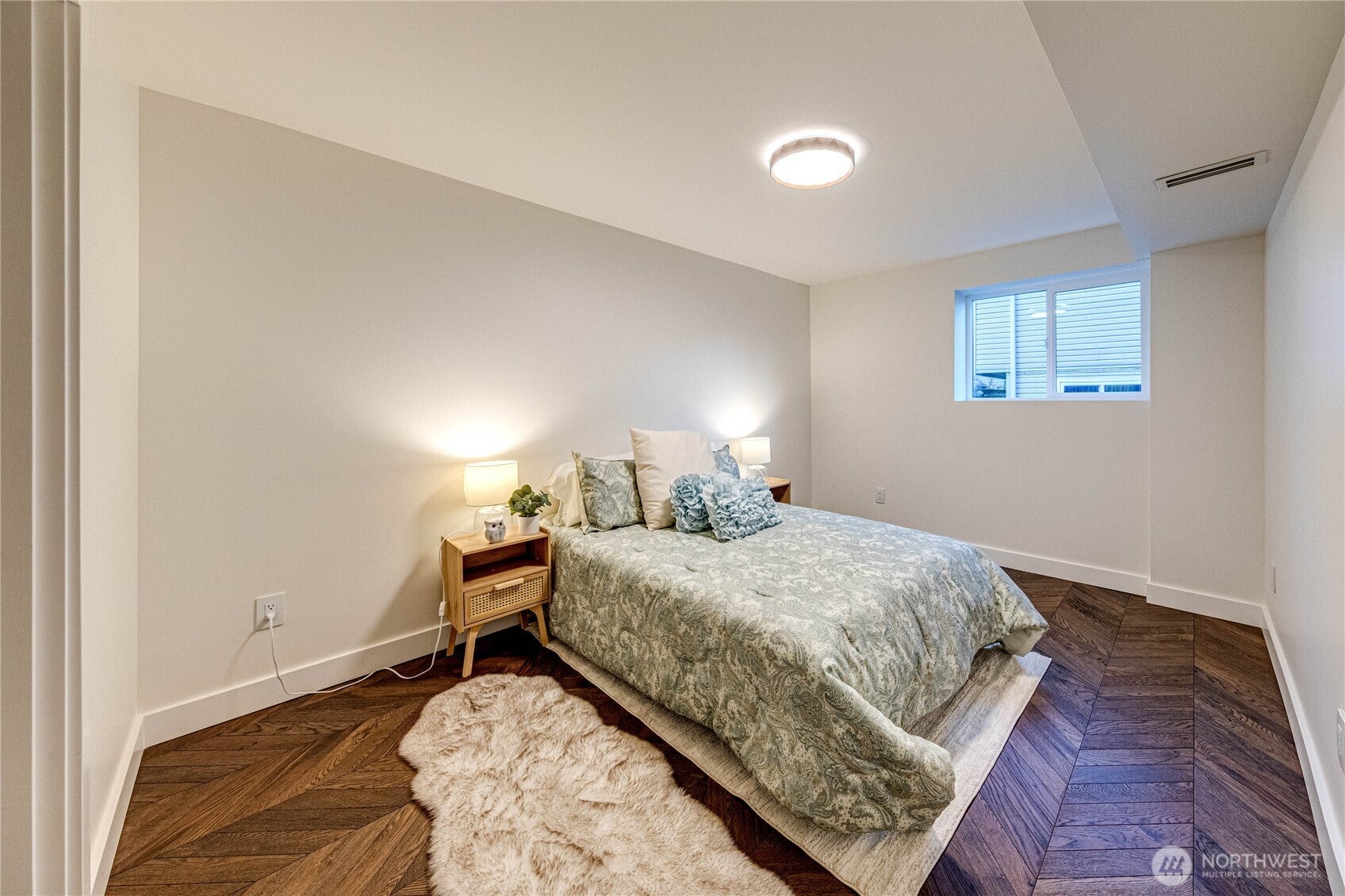 Bothell, Washington, 98021, United States, 4 Bedrooms Bedrooms, ,3 BathroomsBathrooms,Residential,Active,2012228