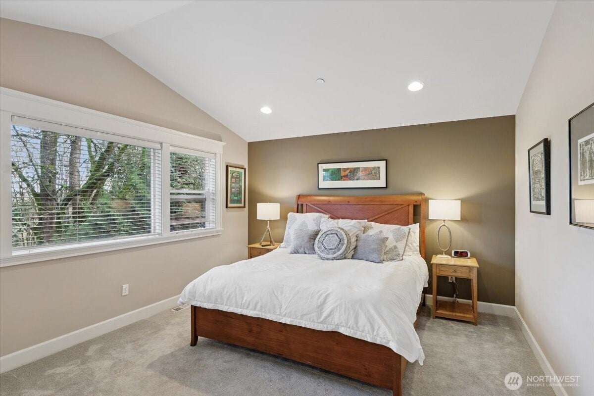 Lake Forest Park, Washington, 98155, United States, 6 Bedrooms Bedrooms, ,4 BathroomsBathrooms,Residential,Active,1996284