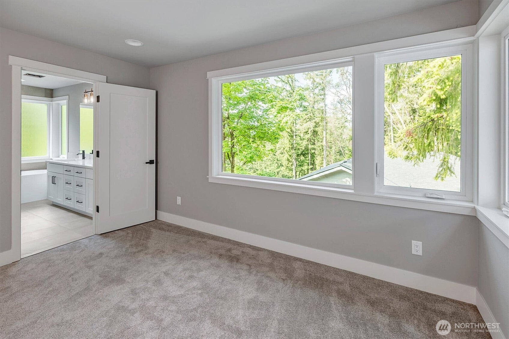 Sammamish, Washington, 98074, United States, 4 Bedrooms Bedrooms, ,4 BathroomsBathrooms,Residential,Active,1886848