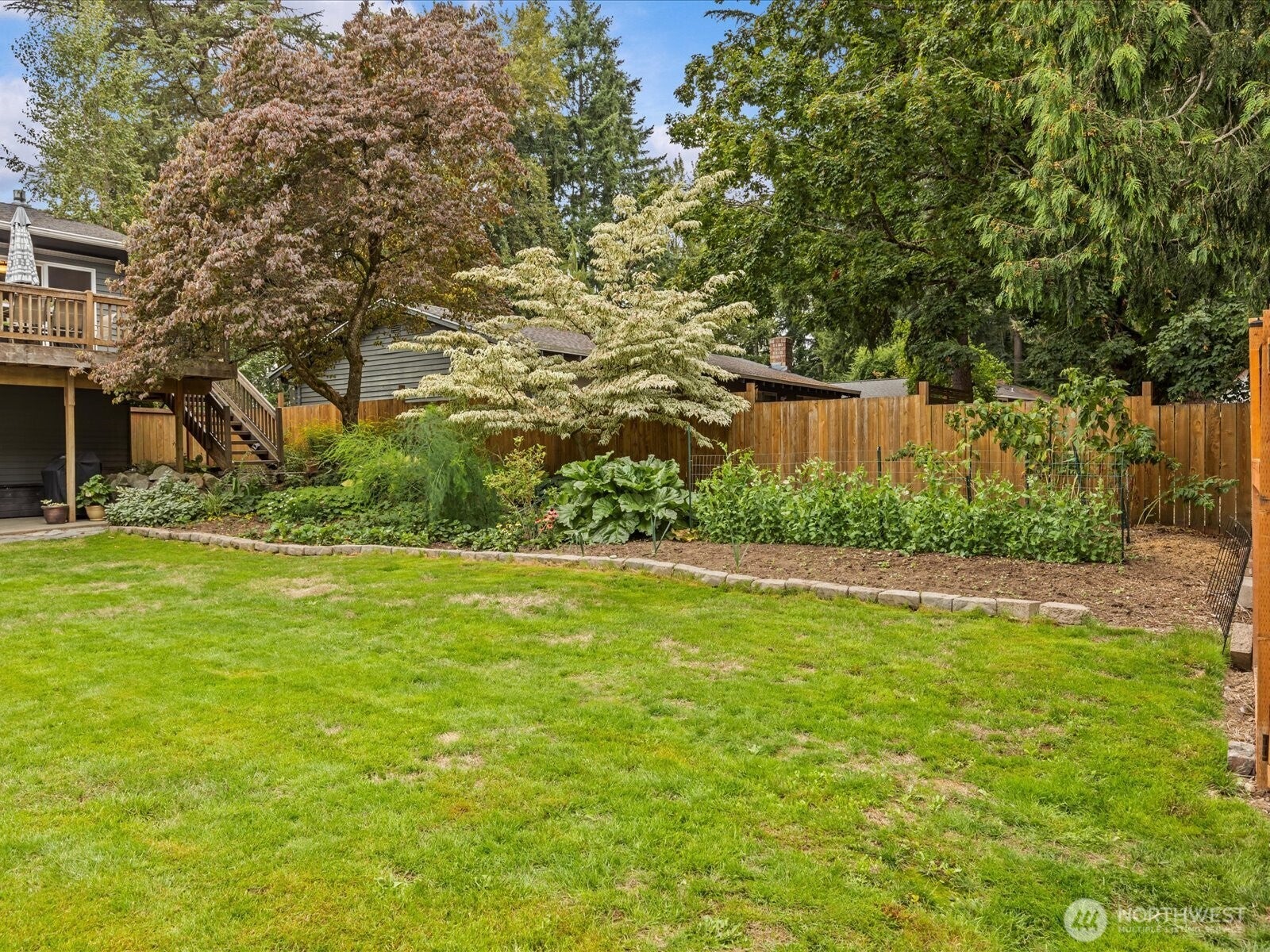 Kirkland, Washington, 98033, United States, 3 Bedrooms Bedrooms, ,3 BathroomsBathrooms,Residential,Active,1941339