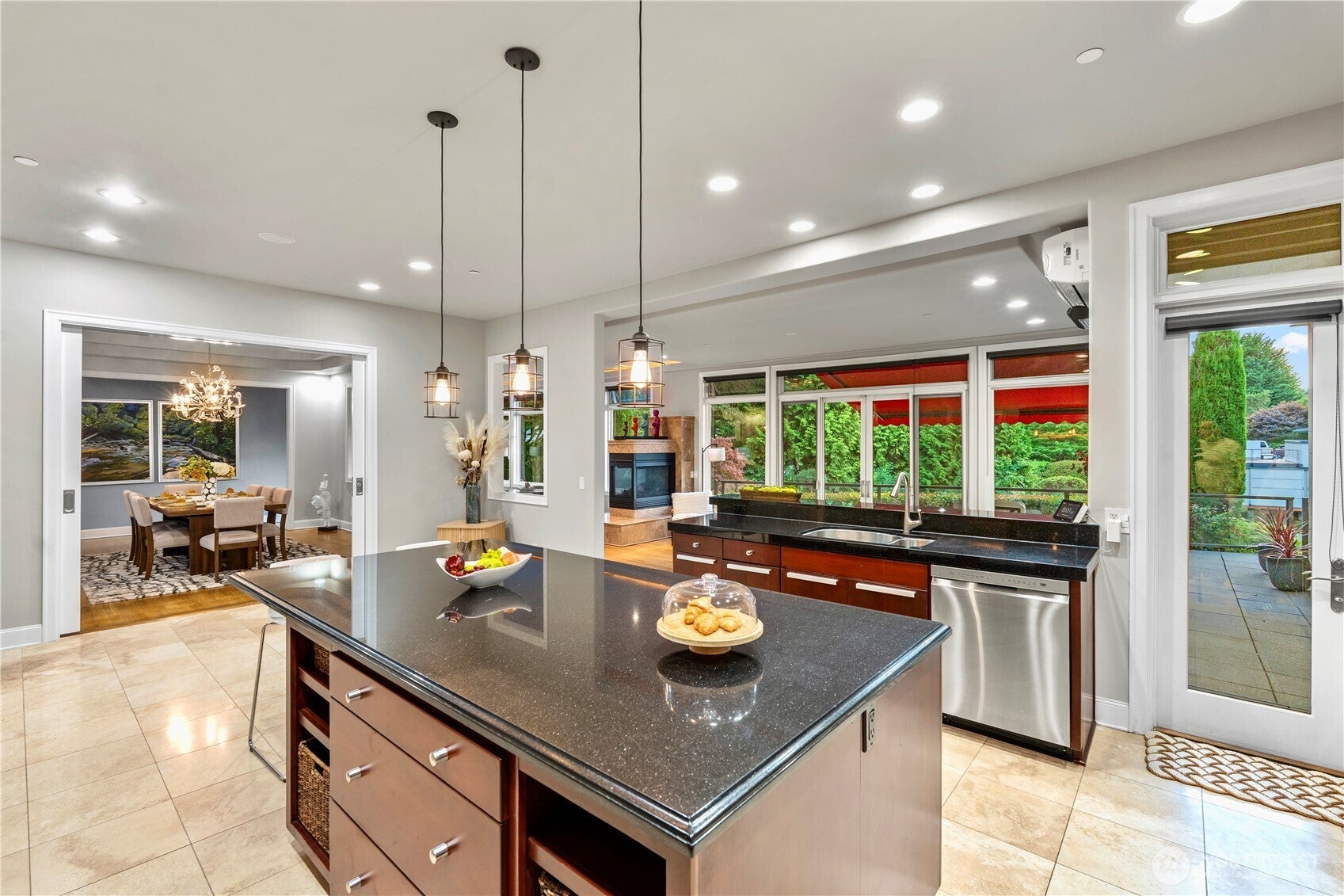 Bellevue, Washington, 98006, United States, 5 Bedrooms Bedrooms, ,8 BathroomsBathrooms,Residential,Active,1914795