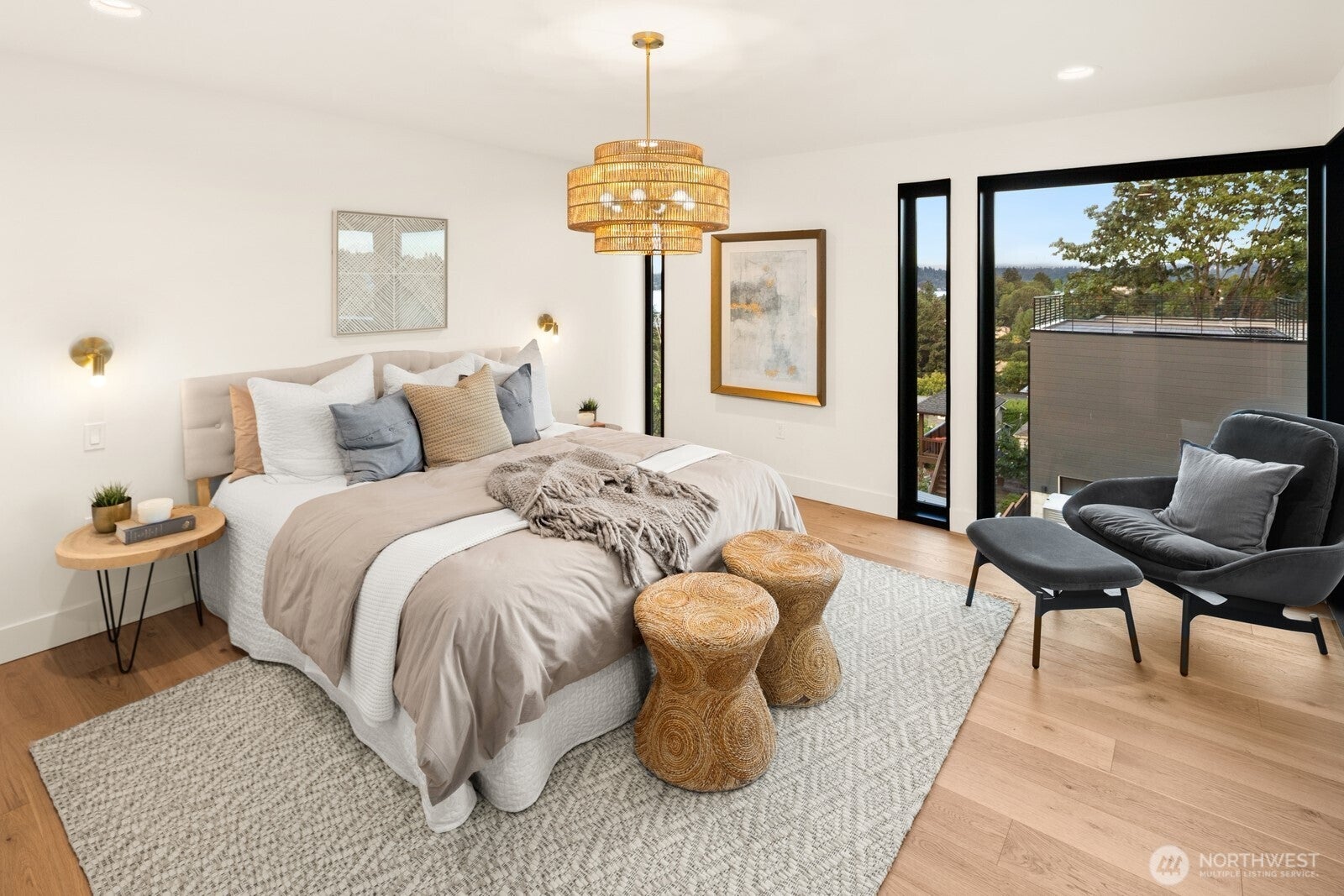 Seattle, Washington, 98118, United States, 5 Bedrooms Bedrooms, ,4 BathroomsBathrooms,Residential,Active,1909862