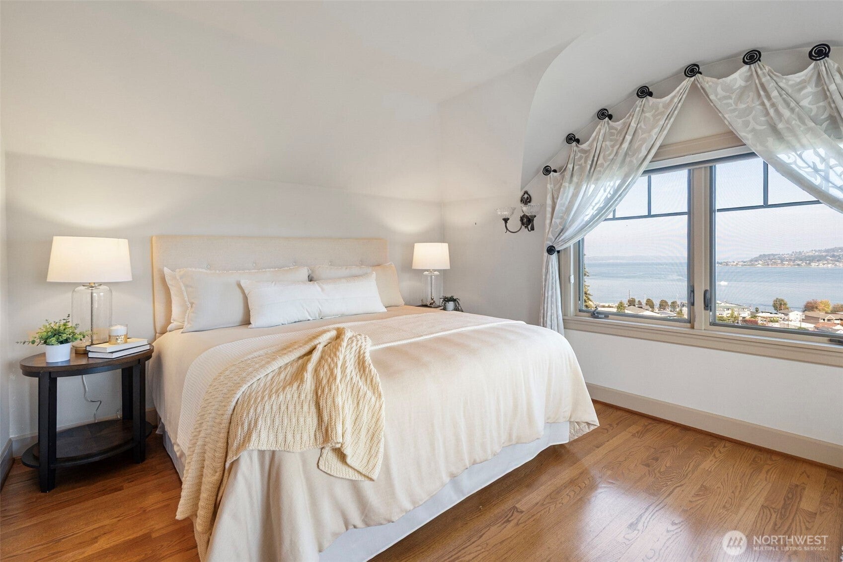 Tacoma, Washington, 98406, United States, 4 Bedrooms Bedrooms, ,4 BathroomsBathrooms,Residential,Active,1952076