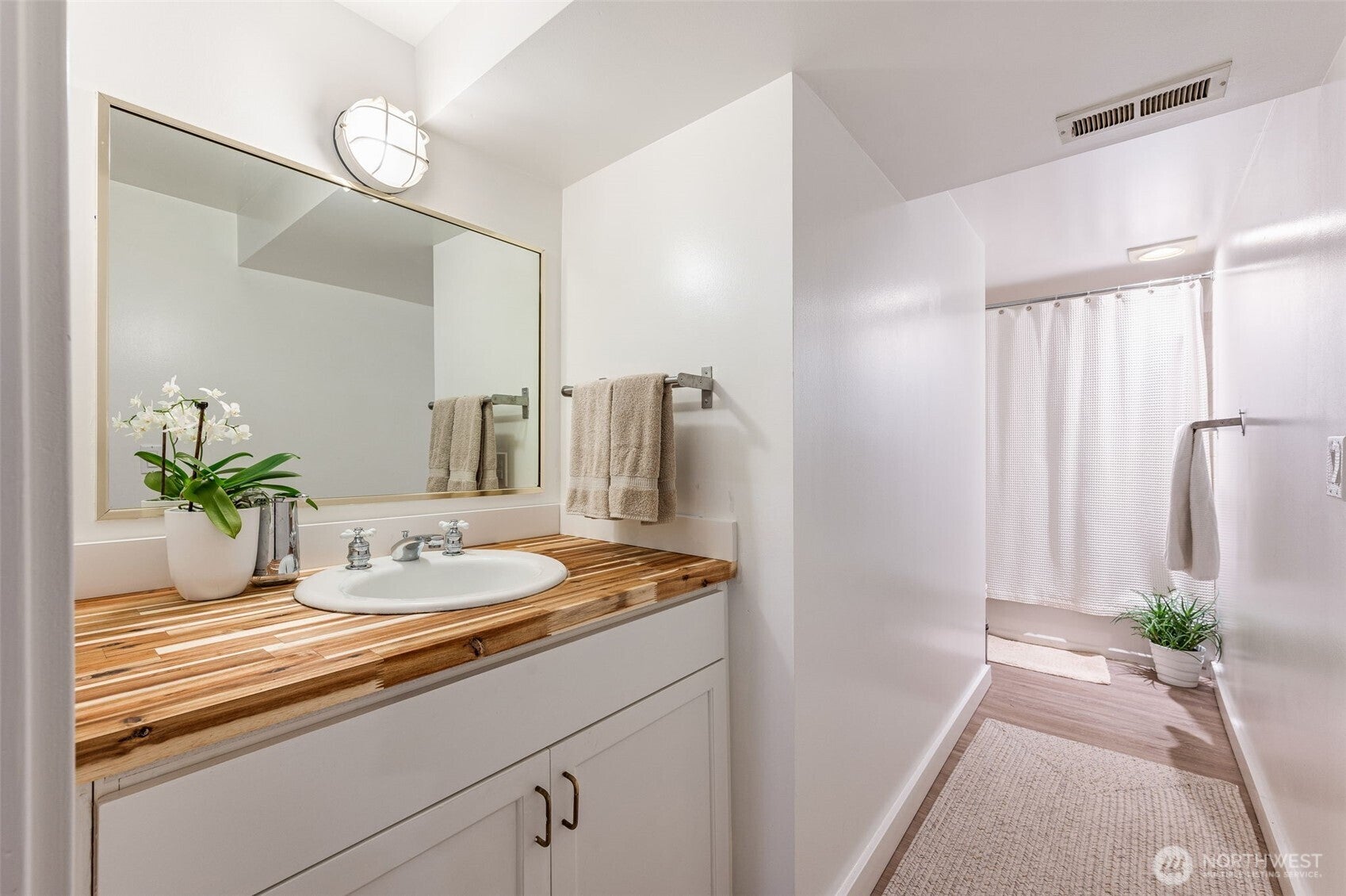 Seattle, Washington, 98144, United States, 5 Bedrooms Bedrooms, ,4 BathroomsBathrooms,Residential,Active,1936447