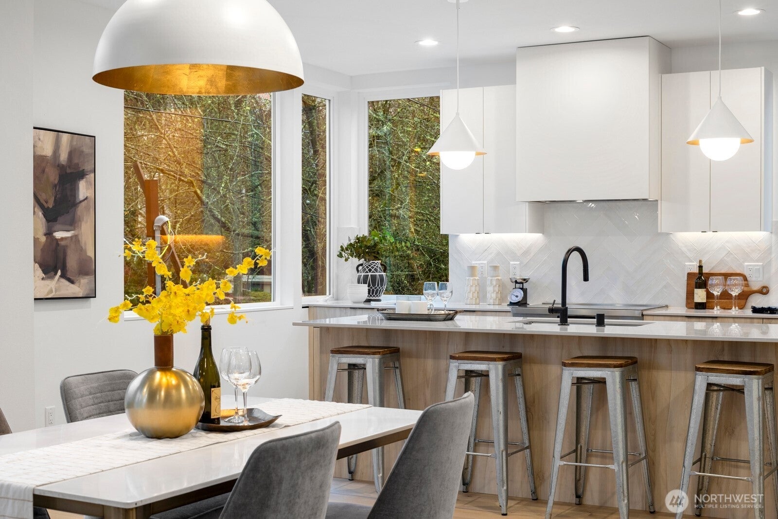 Seattle, Washington, 98122, United States, 4 Bedrooms Bedrooms, ,4 BathroomsBathrooms,Residential,Active,1992279