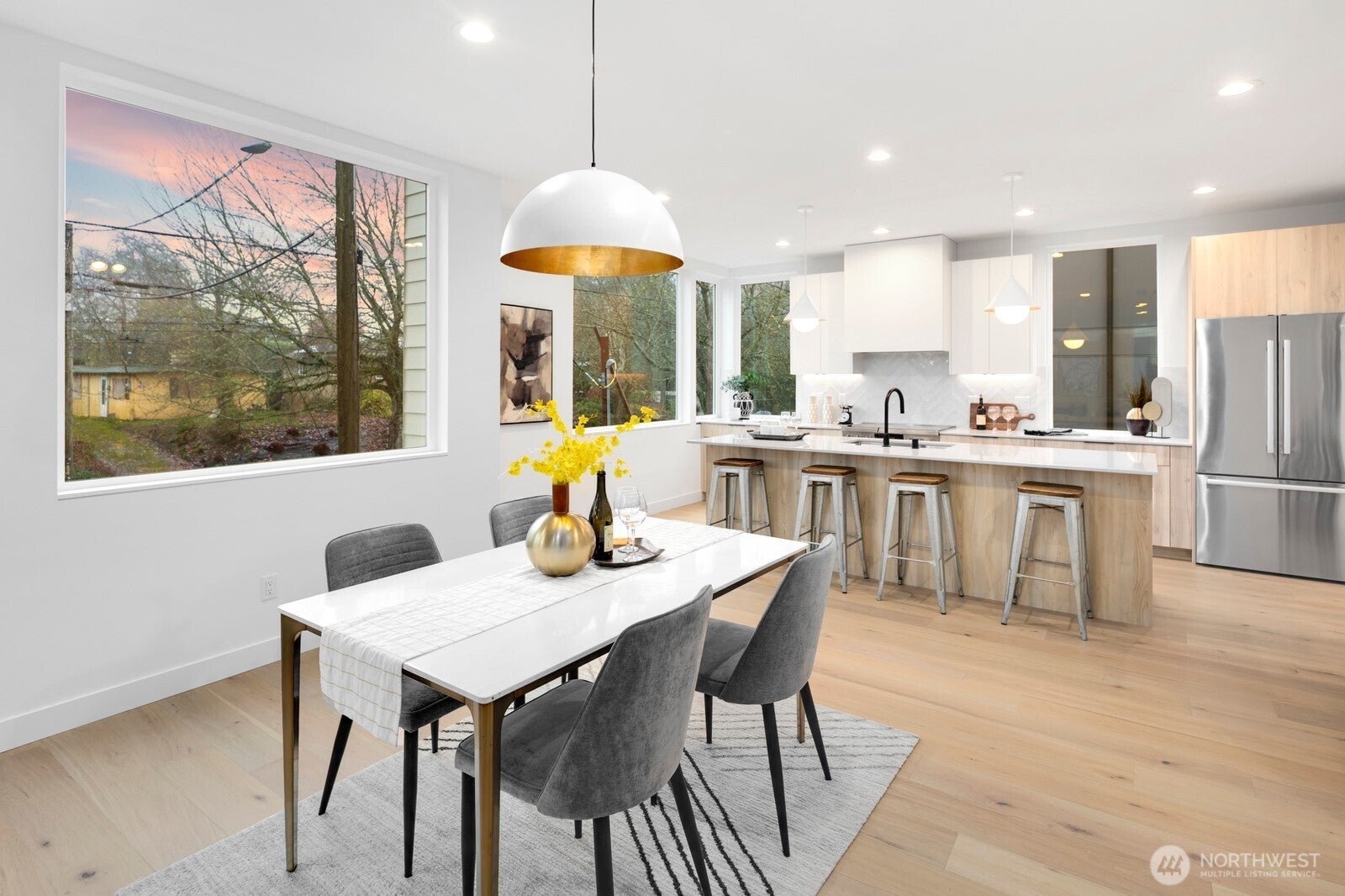 Seattle, Washington, 98122, United States, 4 Bedrooms Bedrooms, ,4 BathroomsBathrooms,Residential,Active,1992543