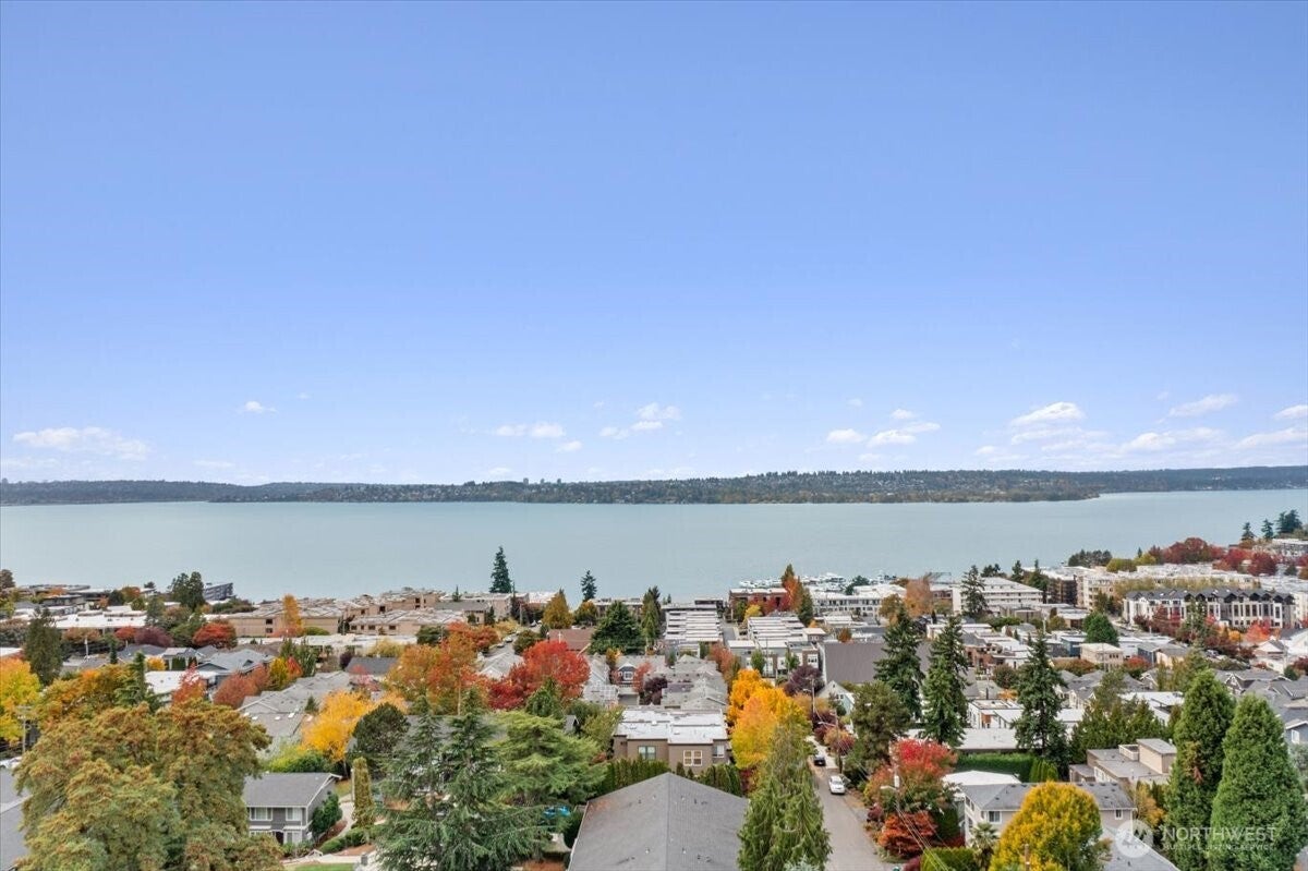 Kirkland, Washington, 98033, United States, 3 Bedrooms Bedrooms, ,2 BathroomsBathrooms,Residential,Active,1968423